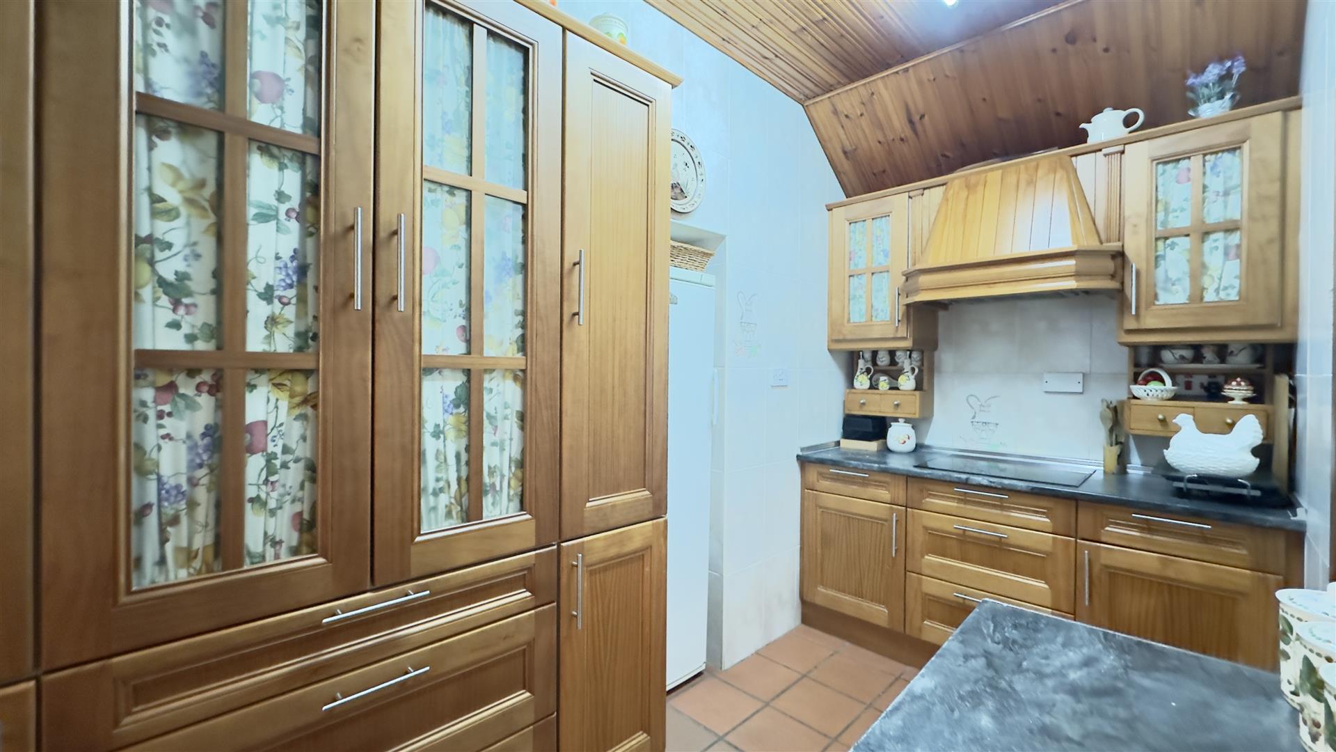 Image of House - 5 Bedrooms - 4 Bathrooms for Sale in Other South District-Gibraltar, Image 31